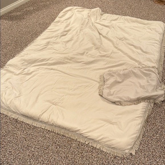 Other - Elegant Cream Bedding Set TWIN/Twin XL